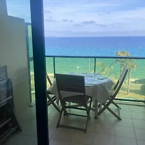Front De Appartement